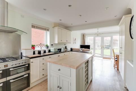 19 Barnwell Drive, Hockley, SS5 4UZ