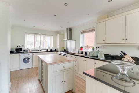 19 Barnwell Drive, Hockley, SS5 4UZ