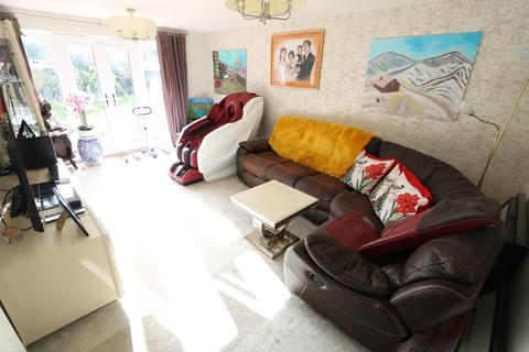 16 Broadstone Road, Stanford-le-hope, SS17 0FU