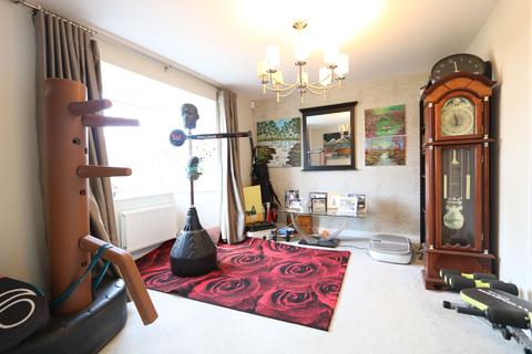 16 Broadstone Road, Stanford-le-hope, SS17 0FU