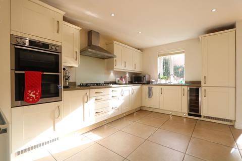 16 Broadstone Road, Stanford-le-hope, SS17 0FU