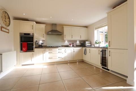 16 Broadstone Road, Stanford-le-hope, SS17 0FU