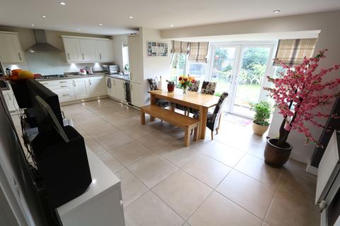 16 Broadstone Road, Stanford-le-hope, SS17 0FU
