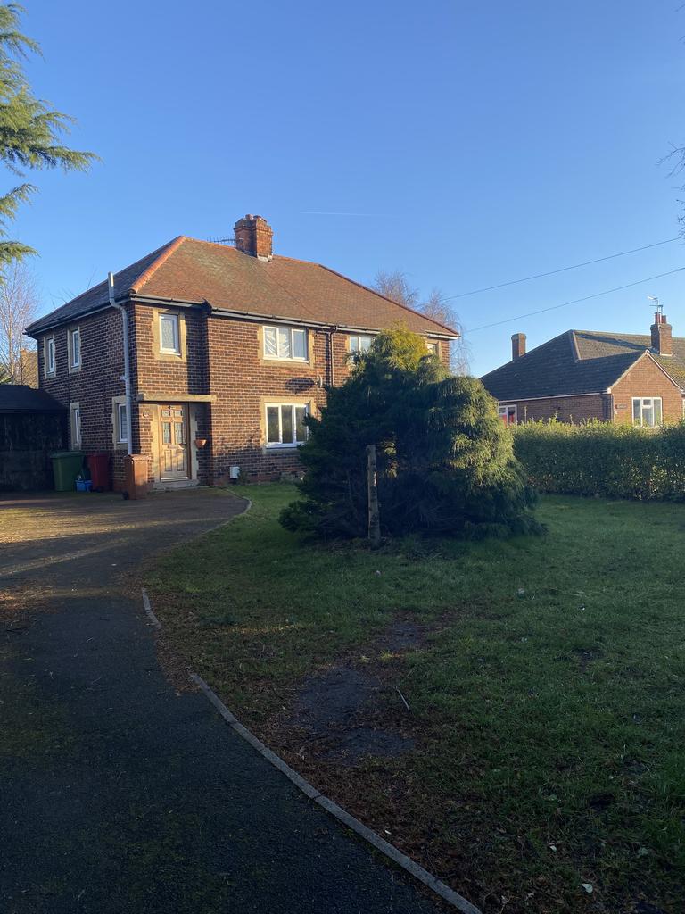 Doncaster Road, Westwoodside DN9 3 bed semidetached house £194,950
