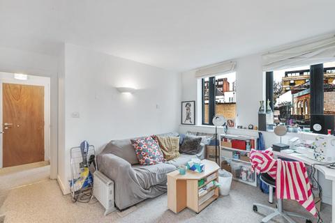 1 bedroom flat for sale - Bird in Hand Mews, Forest Hill