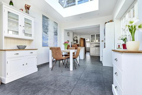 7 Victoria Road, Teddington, TW11 0BB