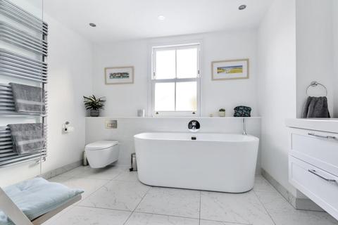 7 Victoria Road, Teddington, TW11 0BB