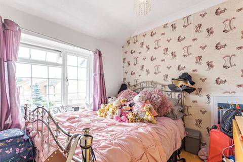 16 Lower Lees Road, Slough, SL2 2AB