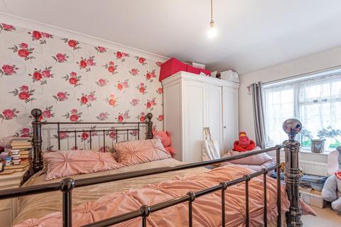 16 Lower Lees Road, Slough, SL2 2AB