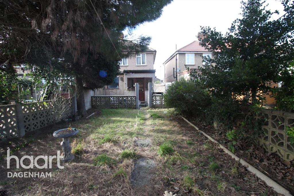 First Avenue, Dagenham RM10 3 bed terraced house £1,500 pcm (£346 pw)