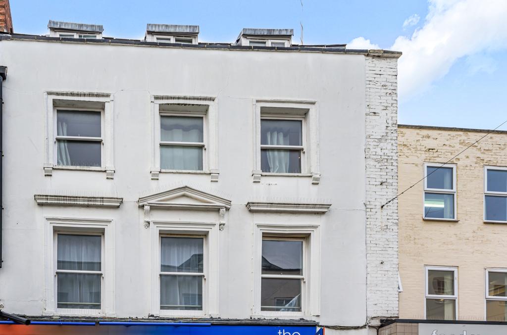 Gl50 1lr Cheltenham, Gloucestershire, GL50 1 bed apartment - £107,500