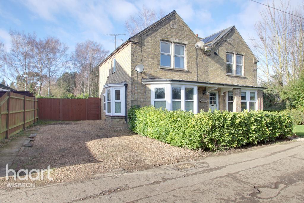 Meadowgate Lane, Elm 4 bed detached house £375,000