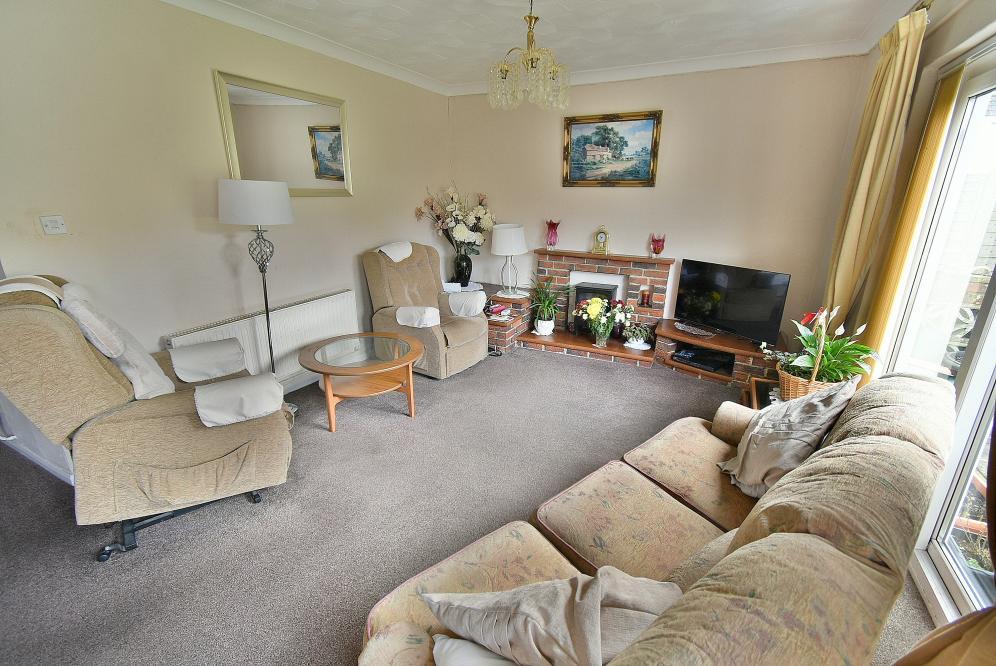 High Howe Lane, Bournemouth, BH11 9QT 3 bed detached bungalow £350,000