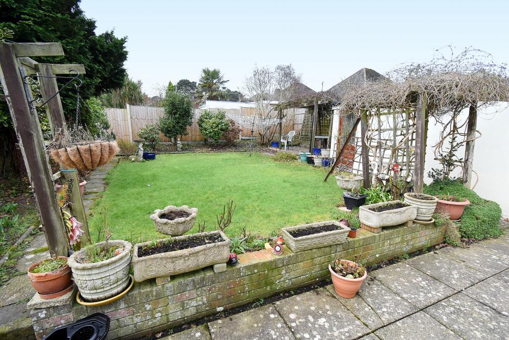 High Howe Lane, Bournemouth, BH11 9QT 3 bed detached bungalow £350,000