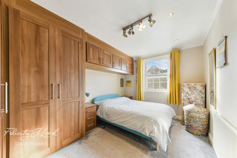 22 Edward Square, London, SE16 5EE