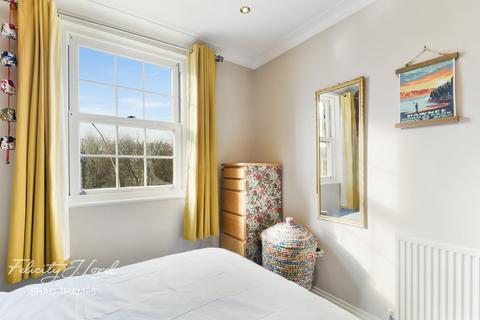 22 Edward Square, London, SE16 5EE