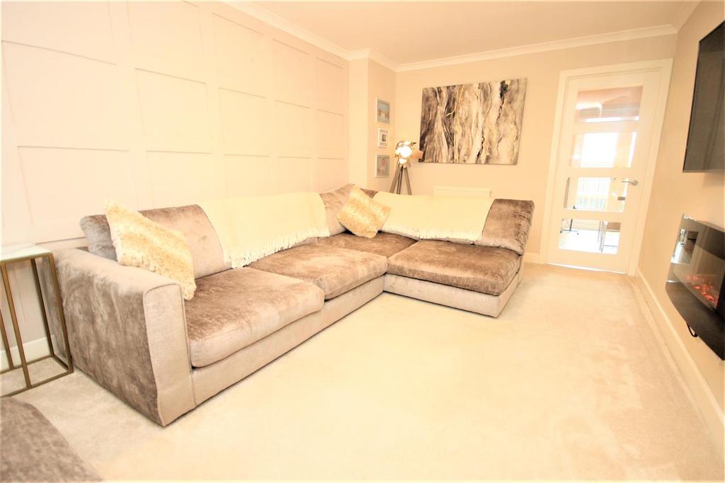 Wellesley Crescent, Blackwood, Cumbernauld 3 bed terraced house £142,995