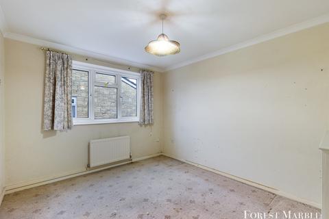 15 Barnaby Mead, Gillingham, SP8 4AL