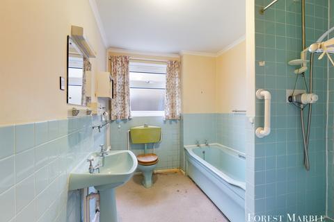 15 Barnaby Mead, Gillingham, SP8 4AL