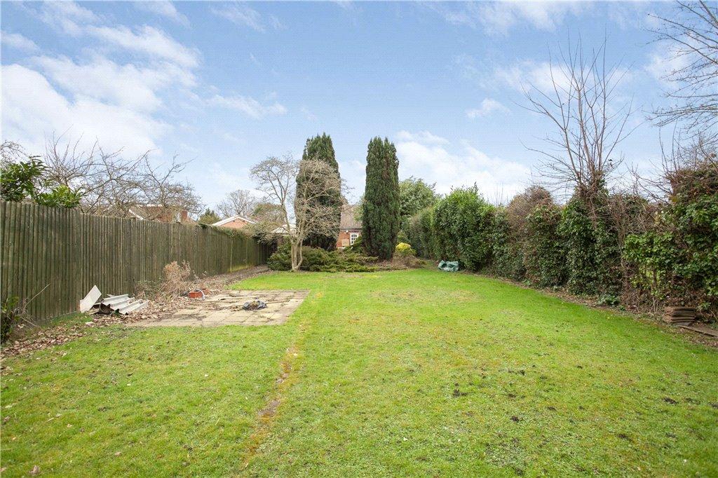 Pooley Green Road, Egham, Surrey, TW20 3 bed detached house for sale