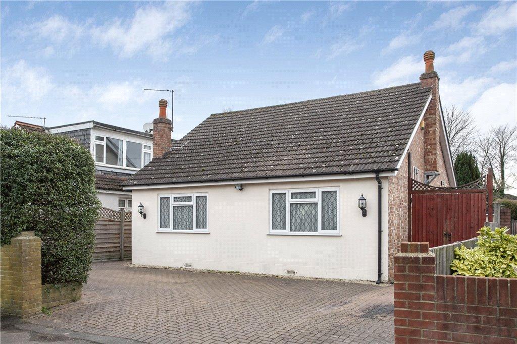 Pooley Green Road, Egham, Surrey, TW20 3 bed detached house £630,000