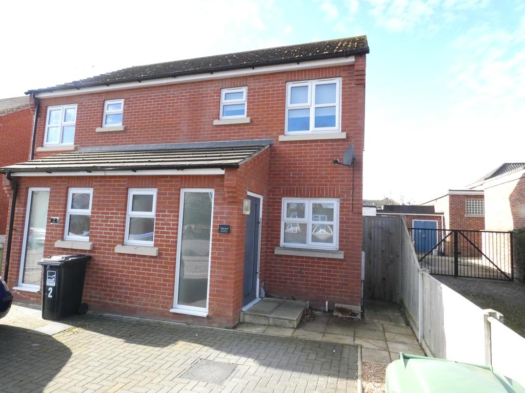 Barons Close, Fakenham NR21 2 bed semidetached house £200,000
