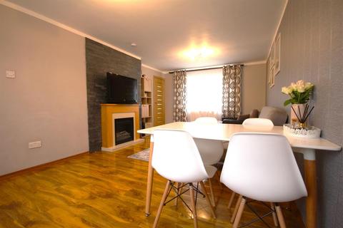 12 Bourne Close, Laindon, Basildon, SS15 6DZ