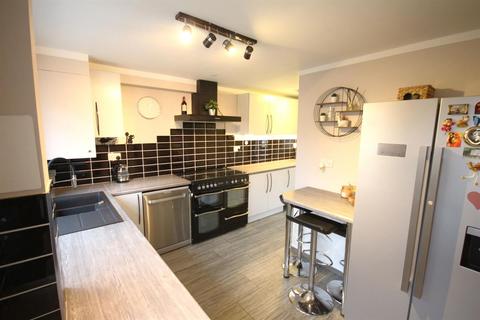 12 Bourne Close, Laindon, Basildon, SS15 6DZ