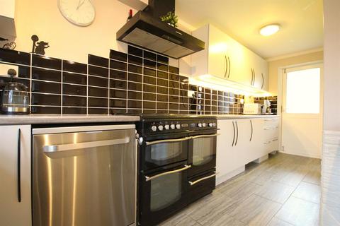 12 Bourne Close, Laindon, Basildon, SS15 6DZ