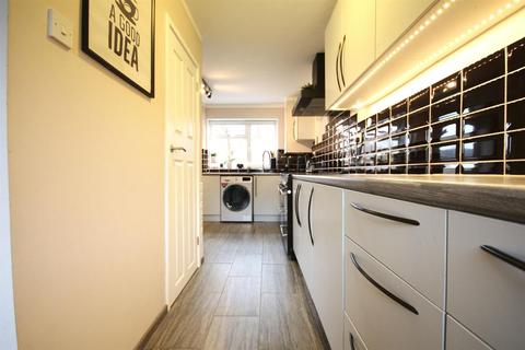 12 Bourne Close, Laindon, Basildon, SS15 6DZ