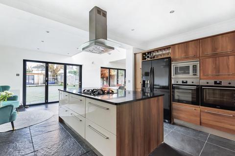 37 Pickhurst Park, Bromley, BR2 0UE