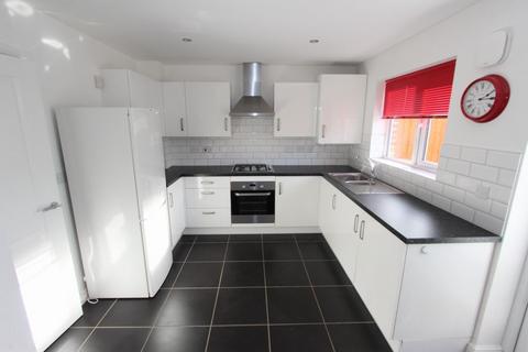 2 bedroom house to rent, FFord Dewi, Oakenholt, CH6