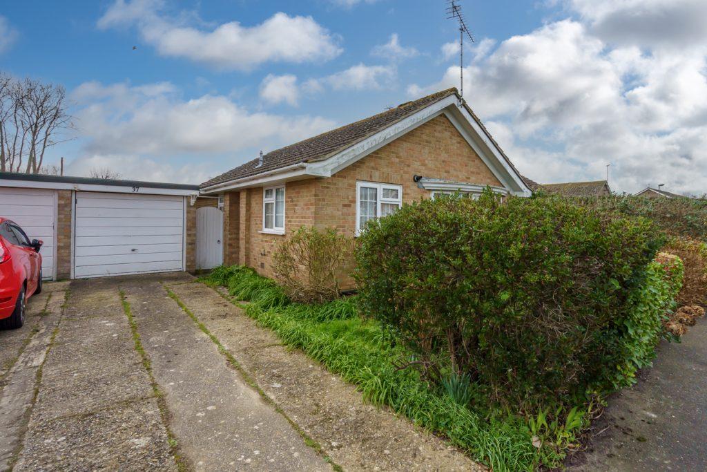 Haywards Close, Felpham, Bognor... 2 bed detached bungalow £325,000
