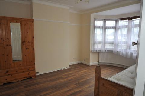 3 bedroom terraced house to rent, North Circular Road, London, N13