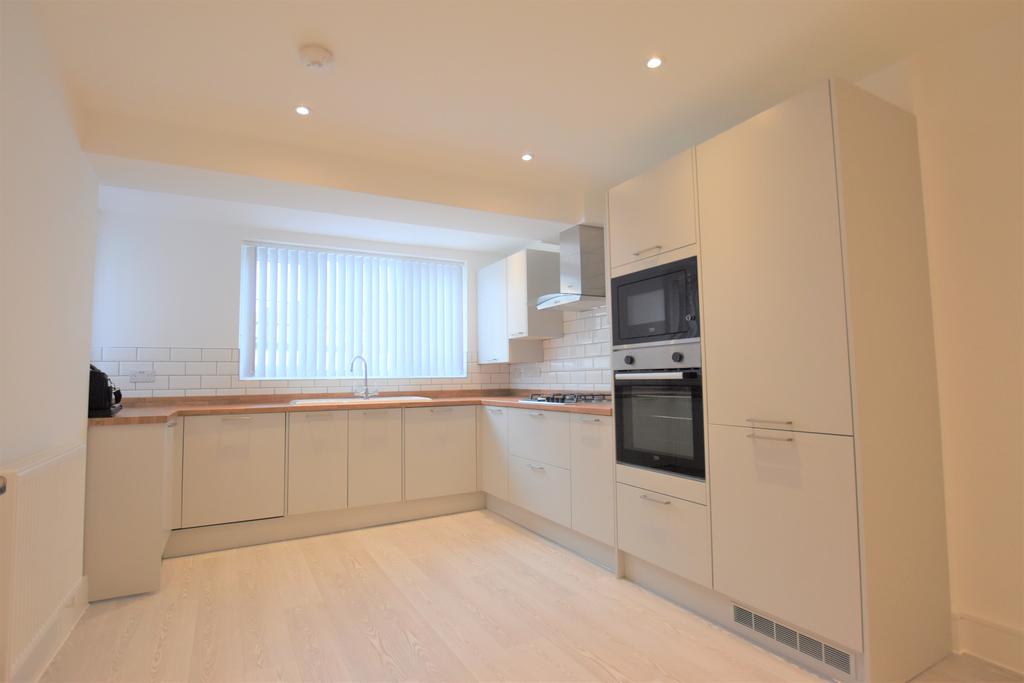 London Road, Hadleigh SS7 1 bed flat £850 pcm (£196 pw)