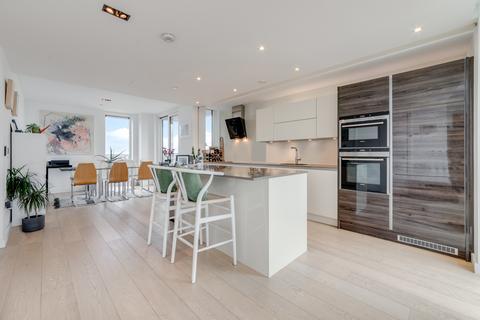 2 bedroom apartment to rent, Avantgarde Place, 143 Avantgarde Tower, London E1