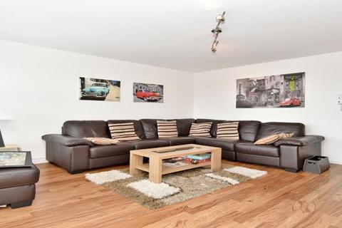 2 bedroom flat to rent, Bannermill Place, (Near Beach), Aberdeen, AB24