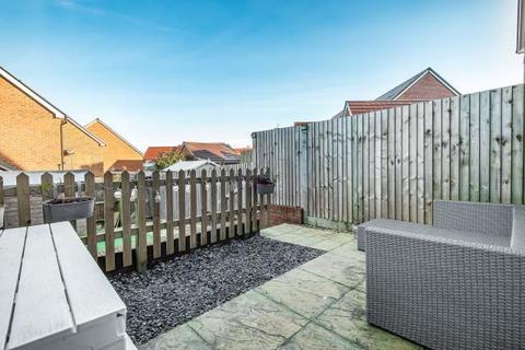 16 White Clover Drive, Basingstoke, RG23 7FL