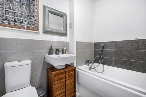 16 White Clover Drive, Basingstoke, RG23 7FL