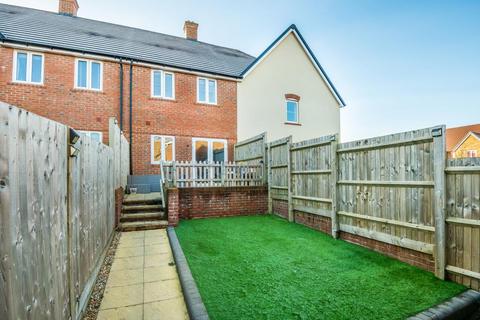 16 White Clover Drive, Basingstoke, RG23 7FL