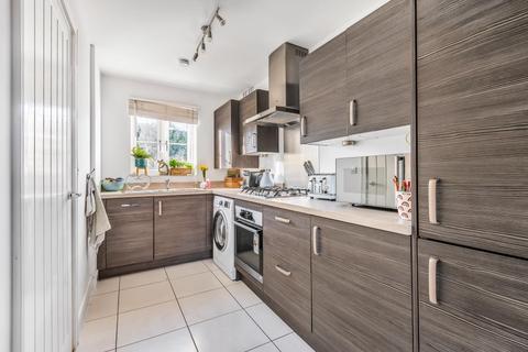 16 White Clover Drive, Basingstoke, RG23 7FL