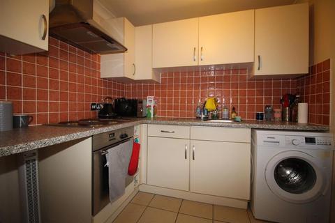 Flat 16, Victoria Heights Carnarvon Road, Clacton-on-sea, CO15 6QA