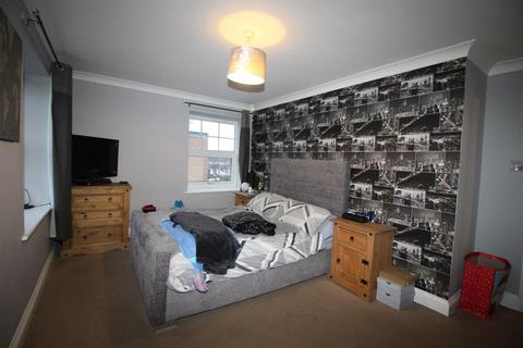 Flat 16, Victoria Heights Carnarvon Road, Clacton-on-sea, CO15 6QA