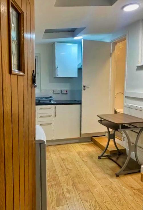 Cedar Park Road, Enfield, Greater... Studio £1,050 pcm (£242 pw)
