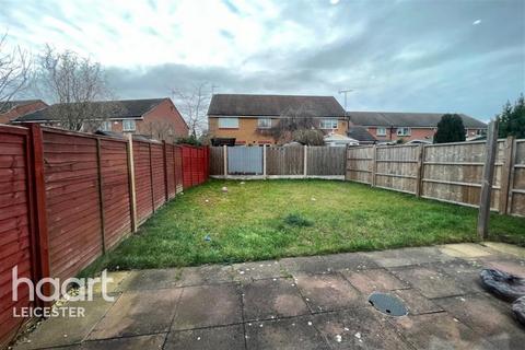 2 bedroom semi-detached house to rent, Darien Way