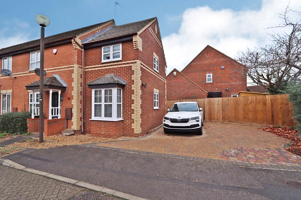 Long Ayres, Caldecotte, Milton Keynes, Bucks, MK7 3 bed semidetached