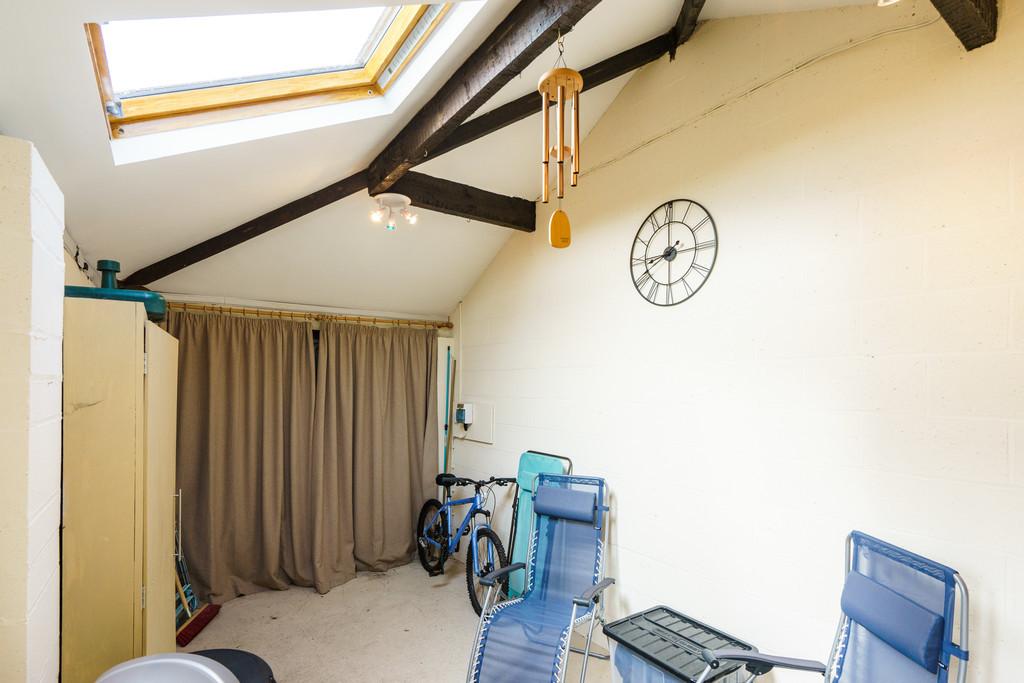 Garage/Summer House