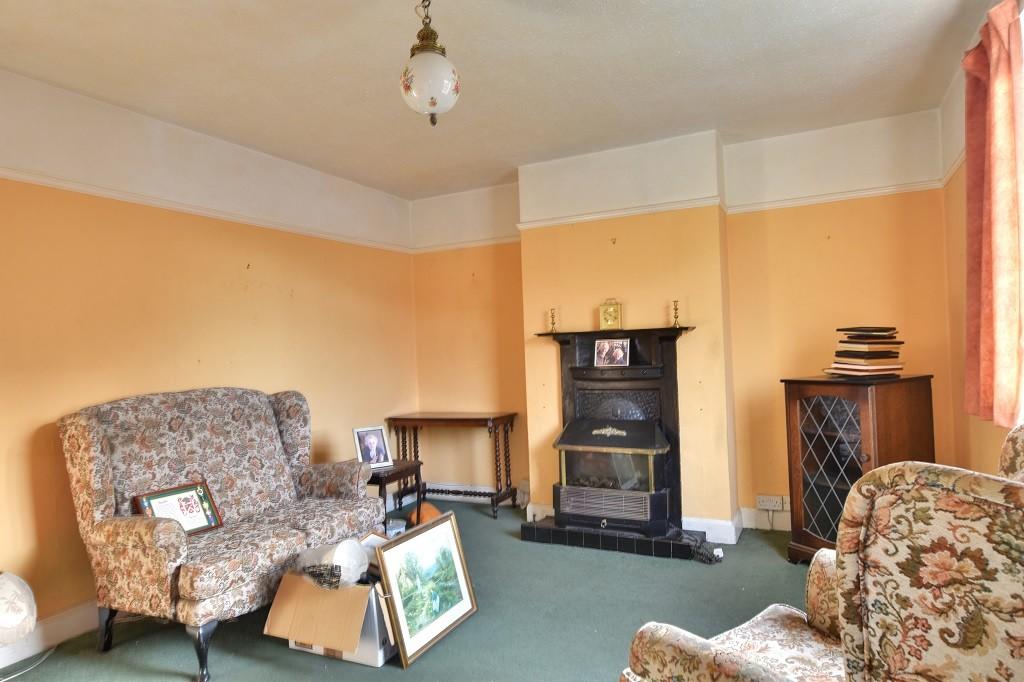 Glebe Road Ongar 2 bed semidetached house £350,000