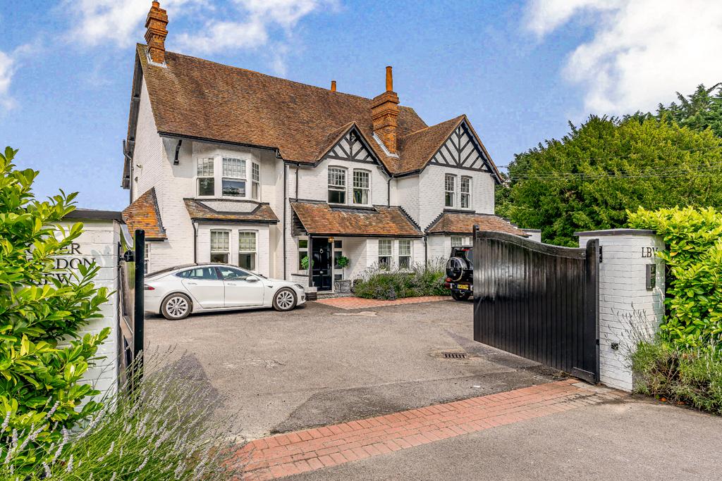 Lower Basildon View, Lower Basildon, RG8 5 bed property £6,995 pcm (£1,614 pw)
