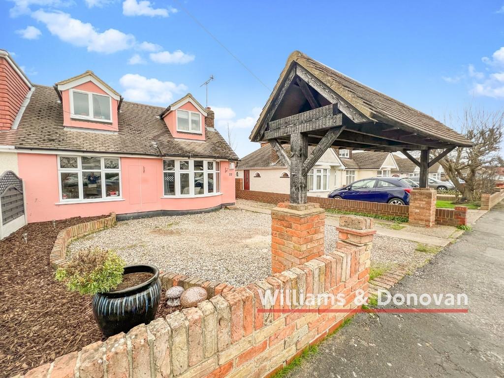 Cornhill Avenue, Hockley 3 bed chalet £375,000